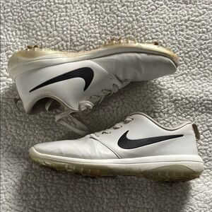 Nike Men's White and Black Golf Shoes